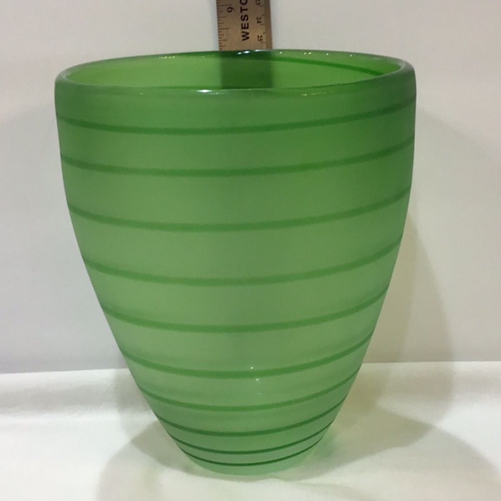 Green frosted swirl floor vase EUC